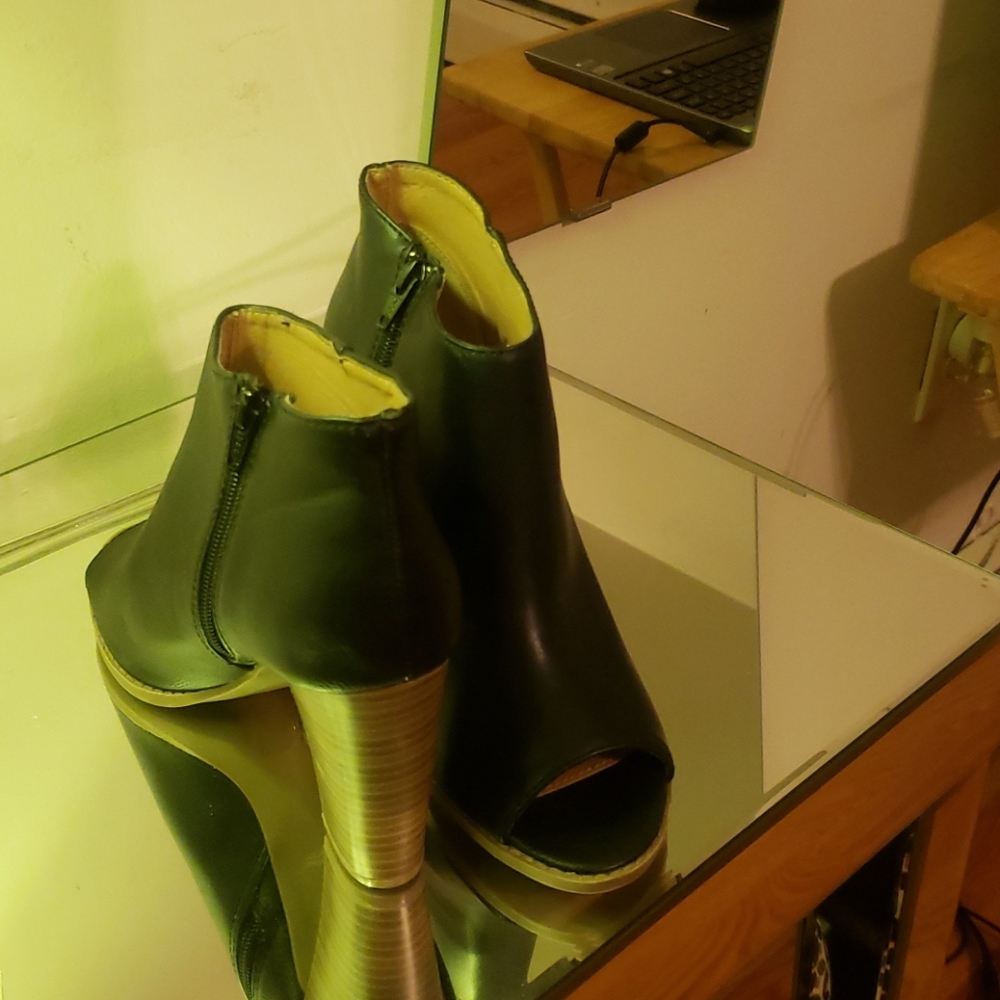 Shoes - Picture 3 of 3